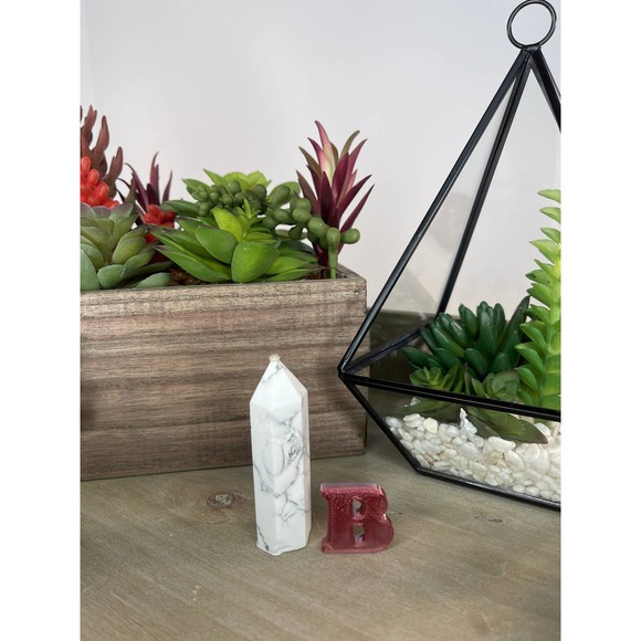 Howlite Tower Crystal Polished Point / Wand - Picture 3 of 7